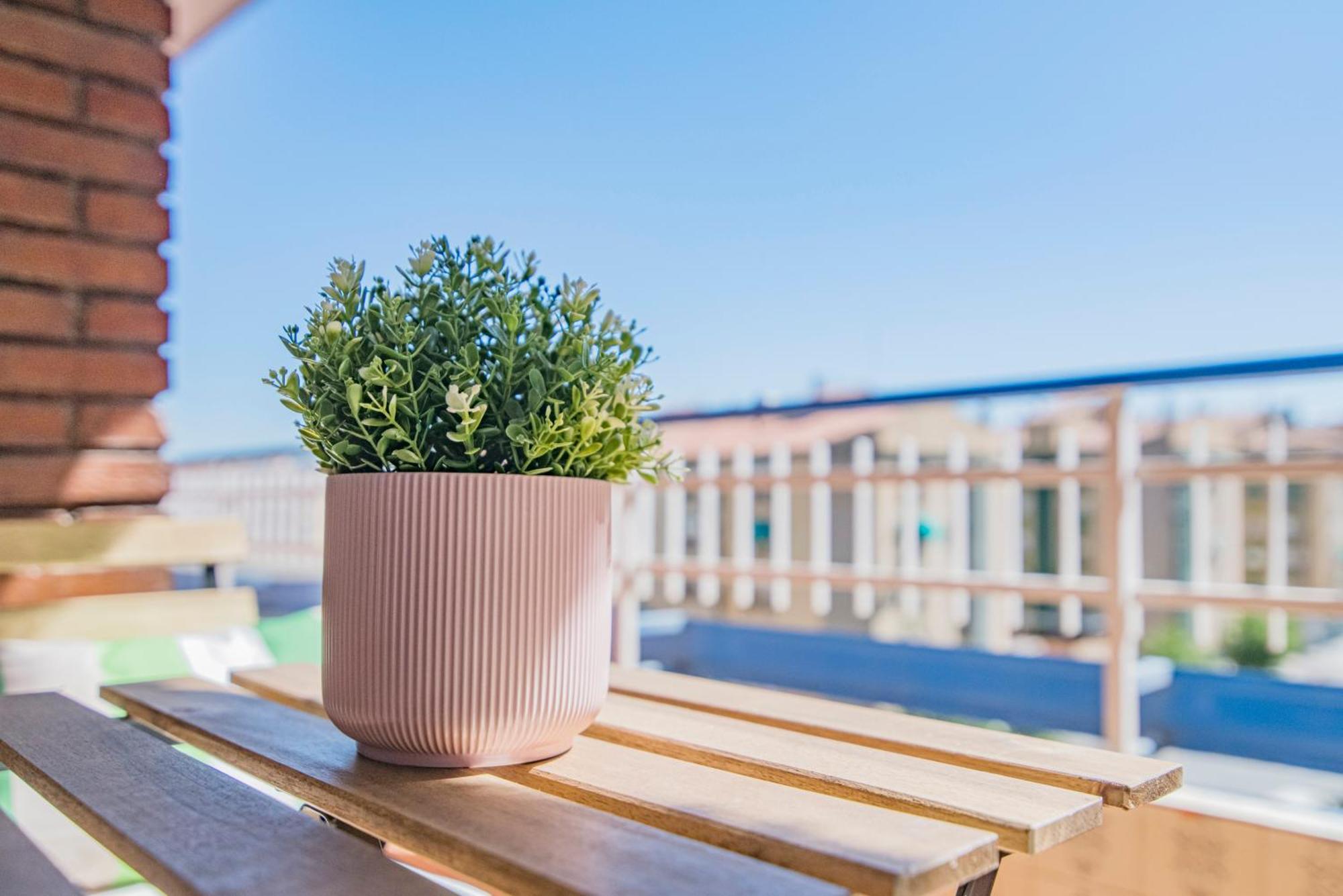 Delfin Retreat Con Terraza Junto A Parada De Metro Granada Eksteriør billede