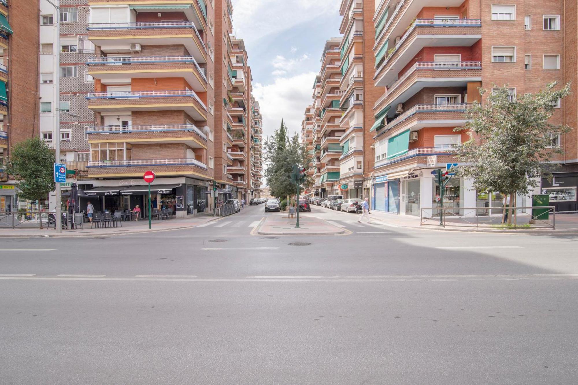 Delfin Retreat Con Terraza Junto A Parada De Metro Granada Eksteriør billede